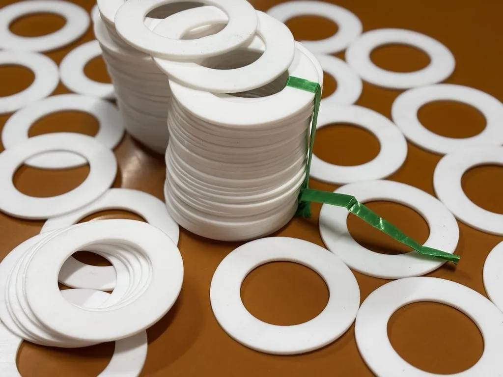 Ba chồng vòng gioăng teflon nhỏ
