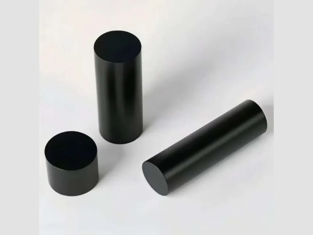 Ba đoạn cây teflon đen cắt phẳng đặt đứng và nằm