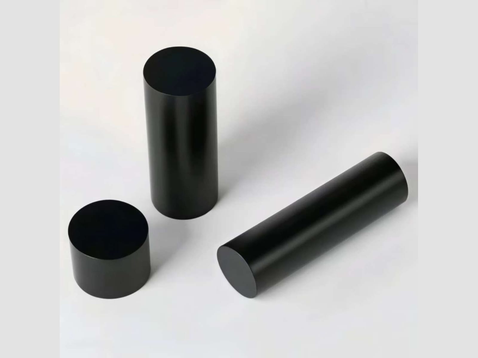 Teflon đen là gì: PTFE pha carbon, graphite và khác teflon trắng ở đâu