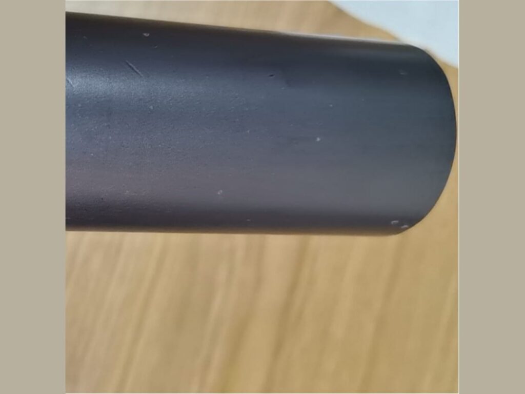 Bề mặt cây teflon đen nhìn cận