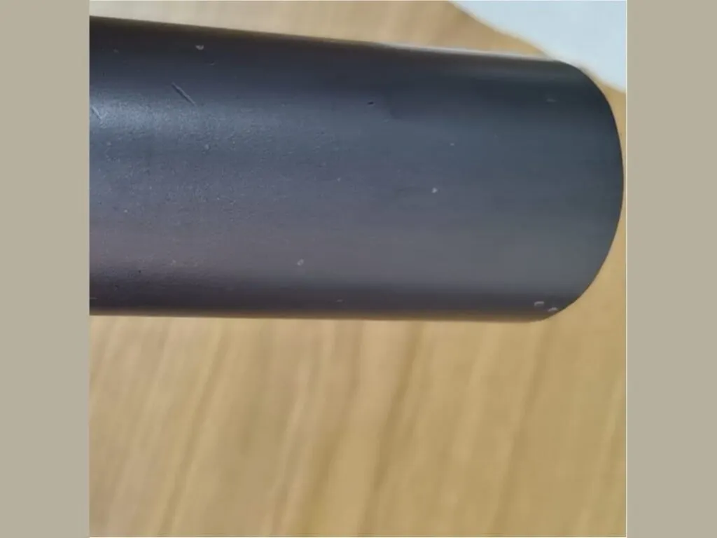 Bề mặt cây teflon đen nhìn cận