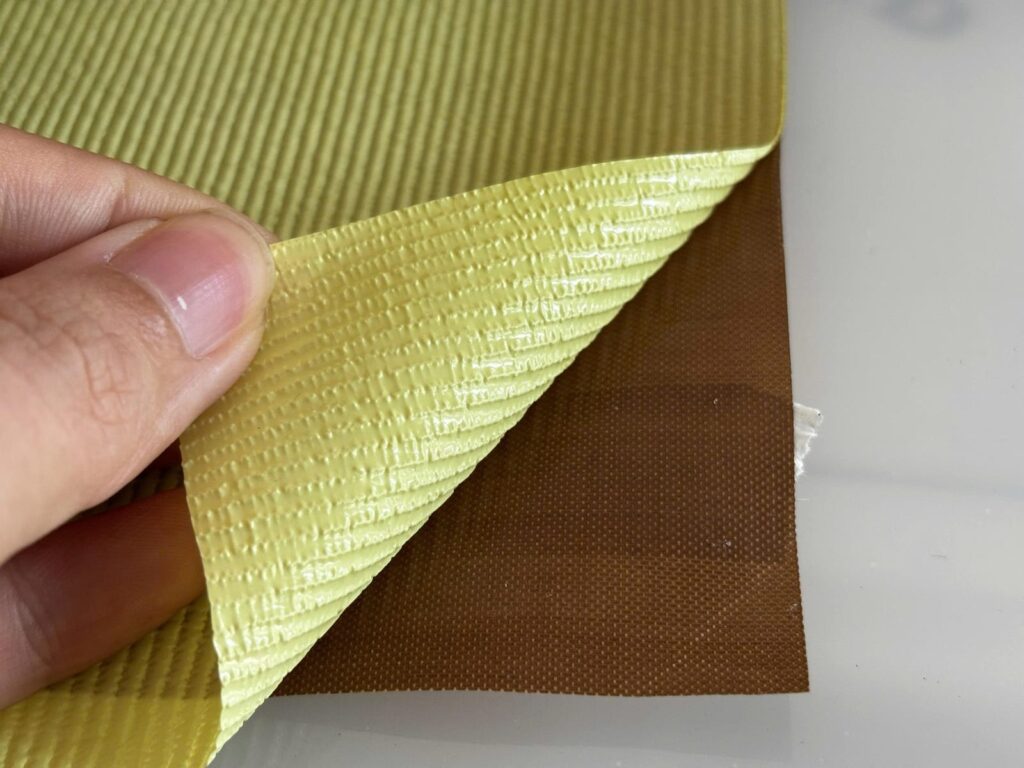 Bóc góc giấy lót băng keo vải teflon trên tay