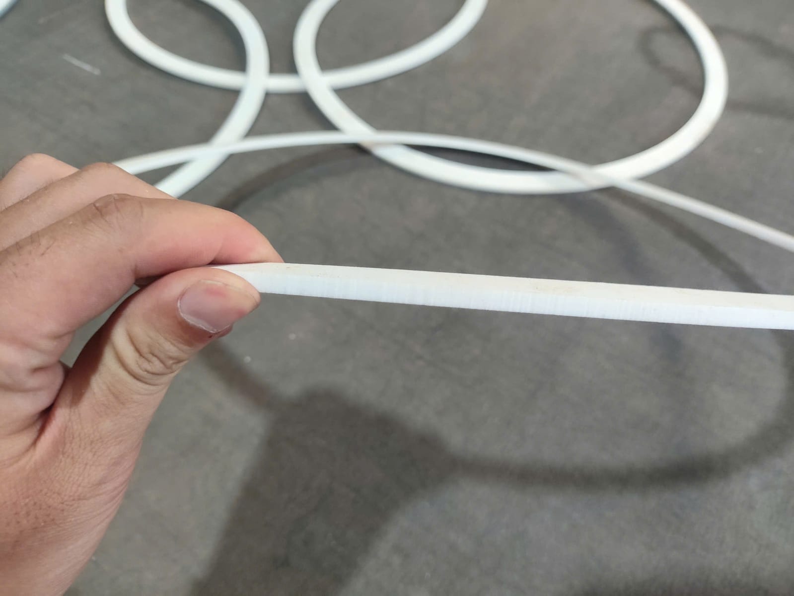 Teflon chịu nhiệt bao nhiêu độ: 260 độ C liên tục và trần nhiệt của từng dạng hàng theo cỡ