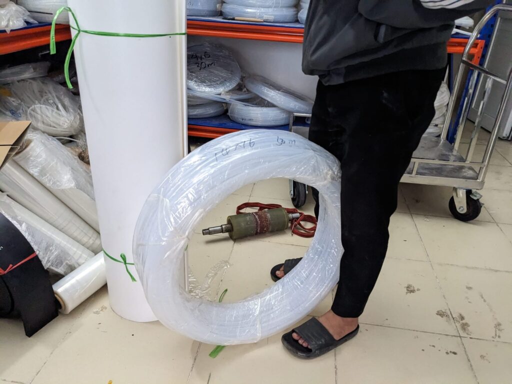 Cuộn ống PFA trong dựng đứng trong kho