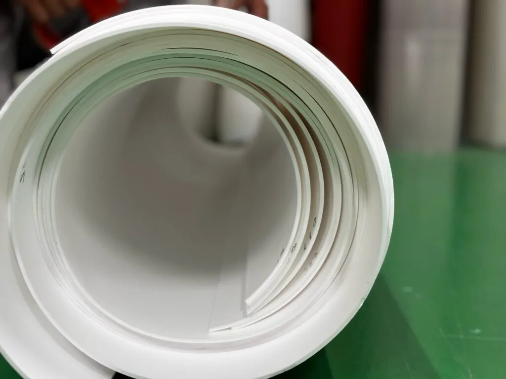 Cuộn tấm teflon dày nhìn từ đầu cuộn