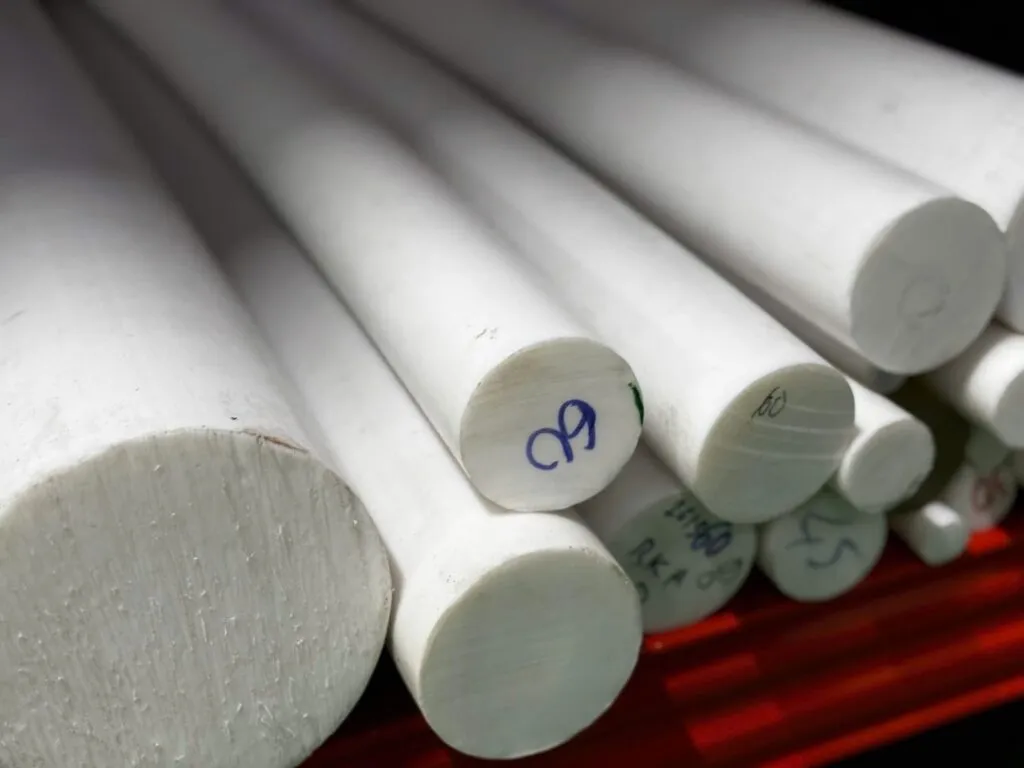 Đầu cây teflon ghi số 60 trên kệ