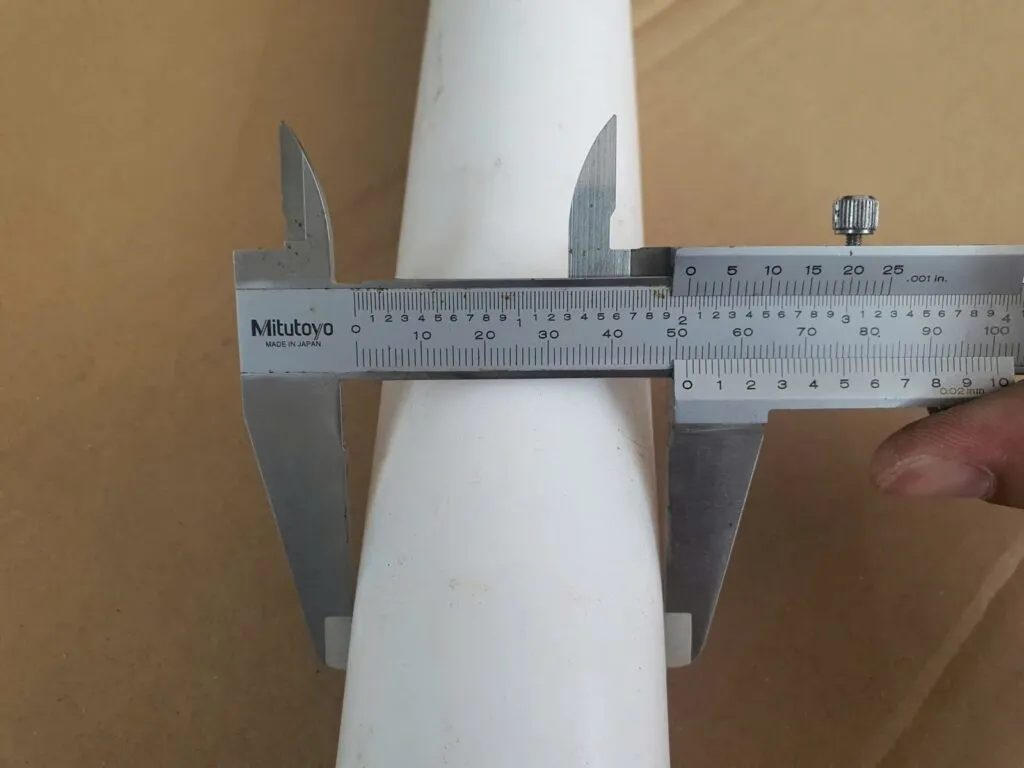 Đo phi cây teflon bằng thước kẹp