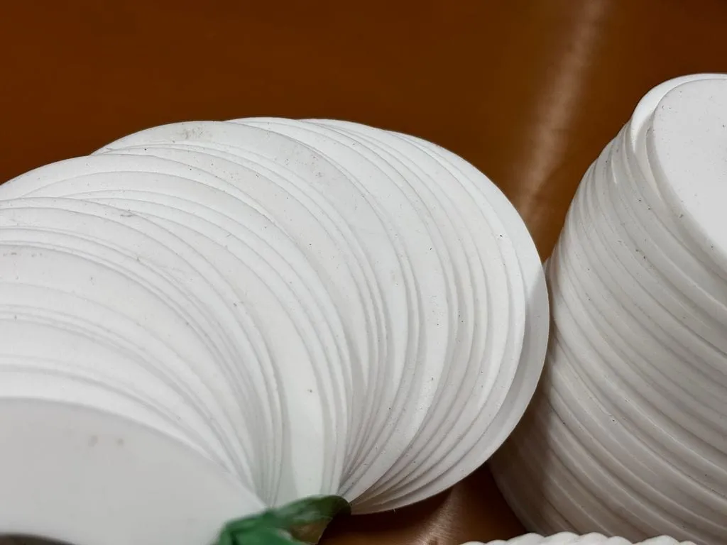 Gioăng teflon kín mặt lỗ lớn cầm trên tay