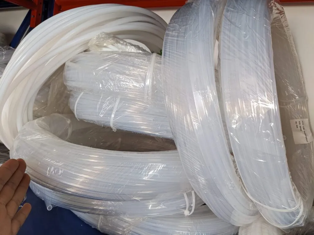 Nhiều cuộn ống PFA trong xếp nghiêng