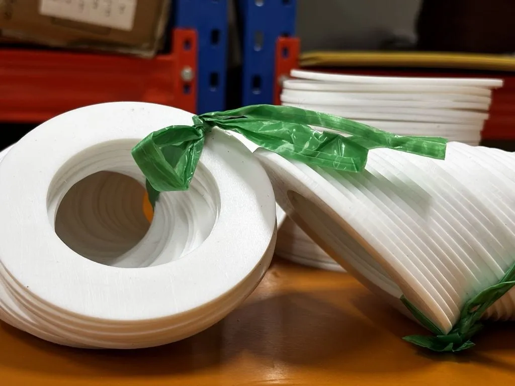 Nhiều gioăng teflon kín mặt xếp chồng