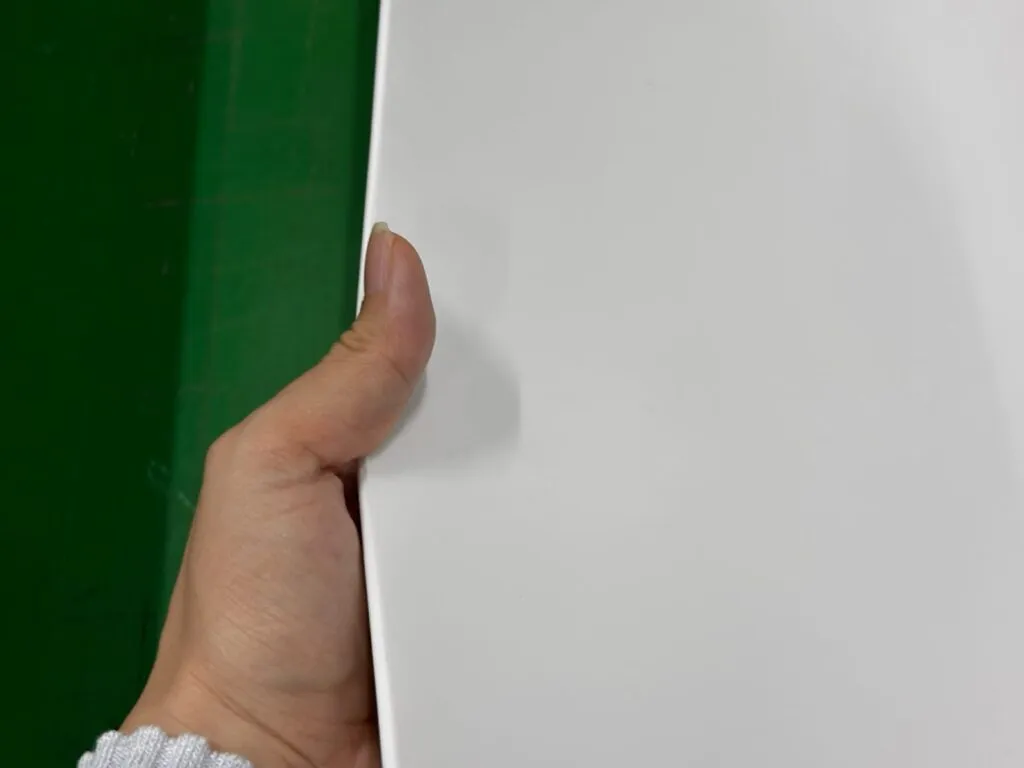 Tay cầm mép tấm teflon mỏng màu trắng