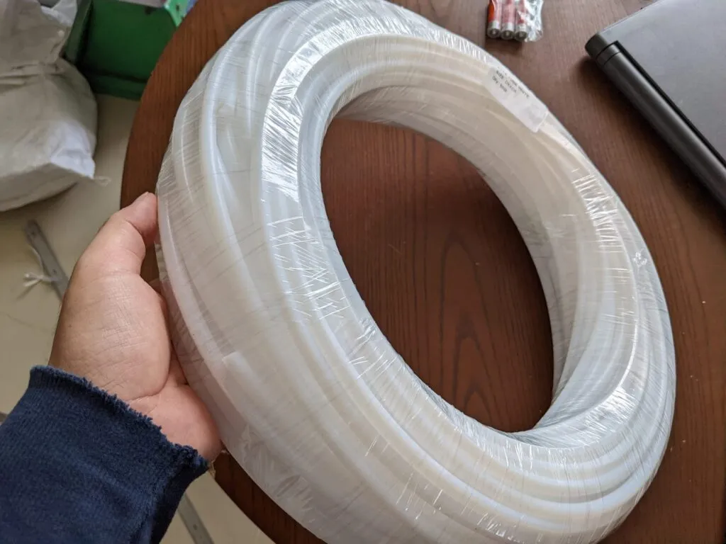 Tay đỡ cuộn ống teflon trắng cỡ lớn