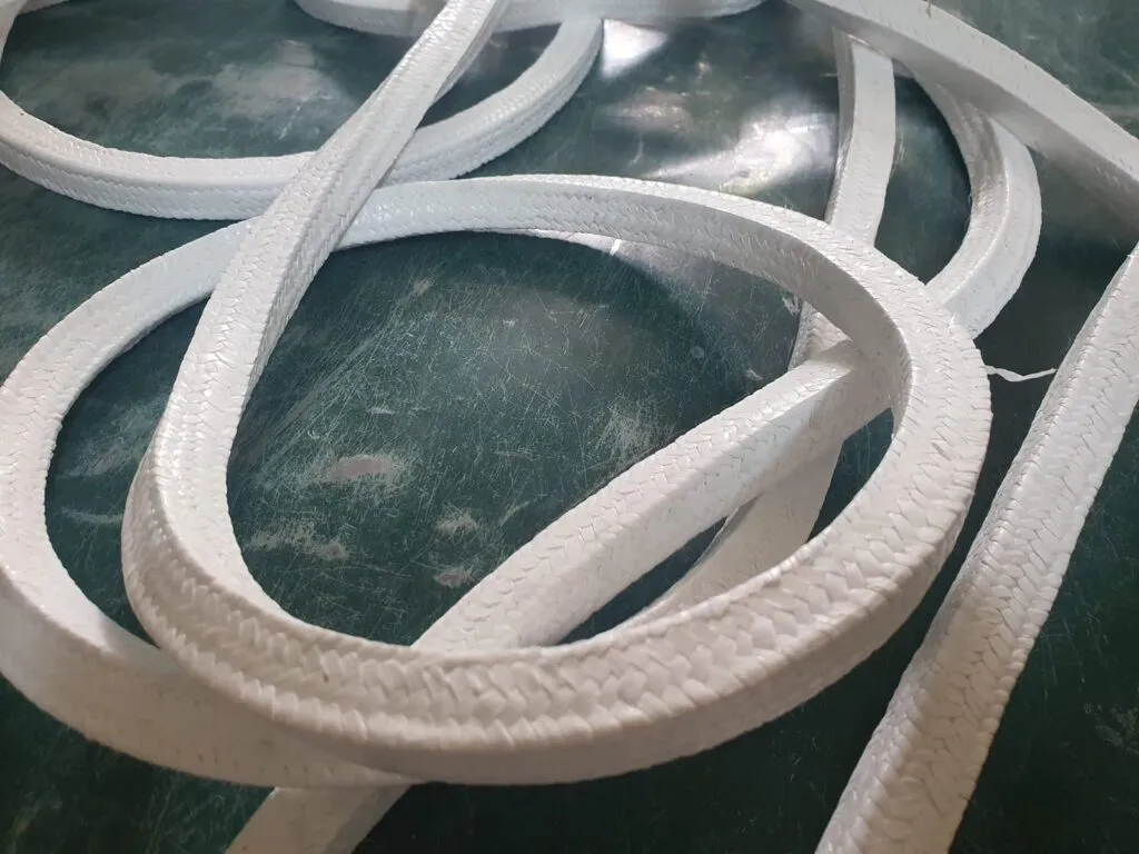 Vòng dây tết chèn PTFE trắng thấy mặt bện
